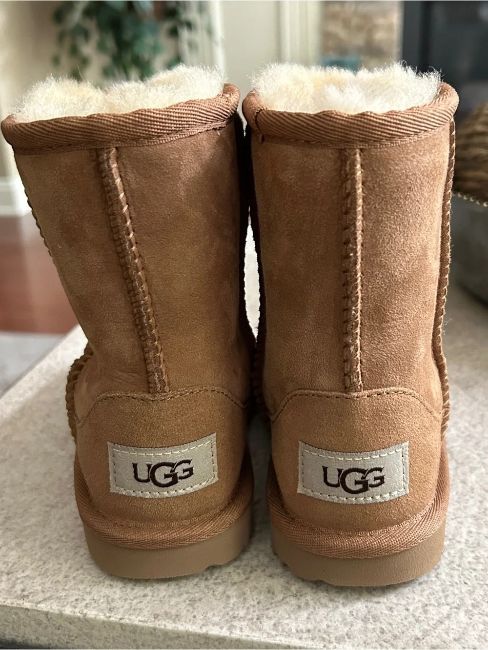 New UGG CLASSIC II Toddler sz 10 Chestnut 1017703T